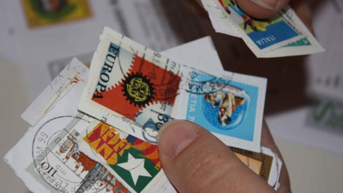 Briefmarken sortieren